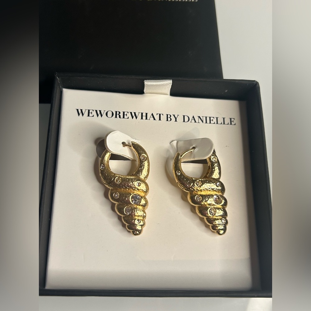 seashell gold hoop earrings